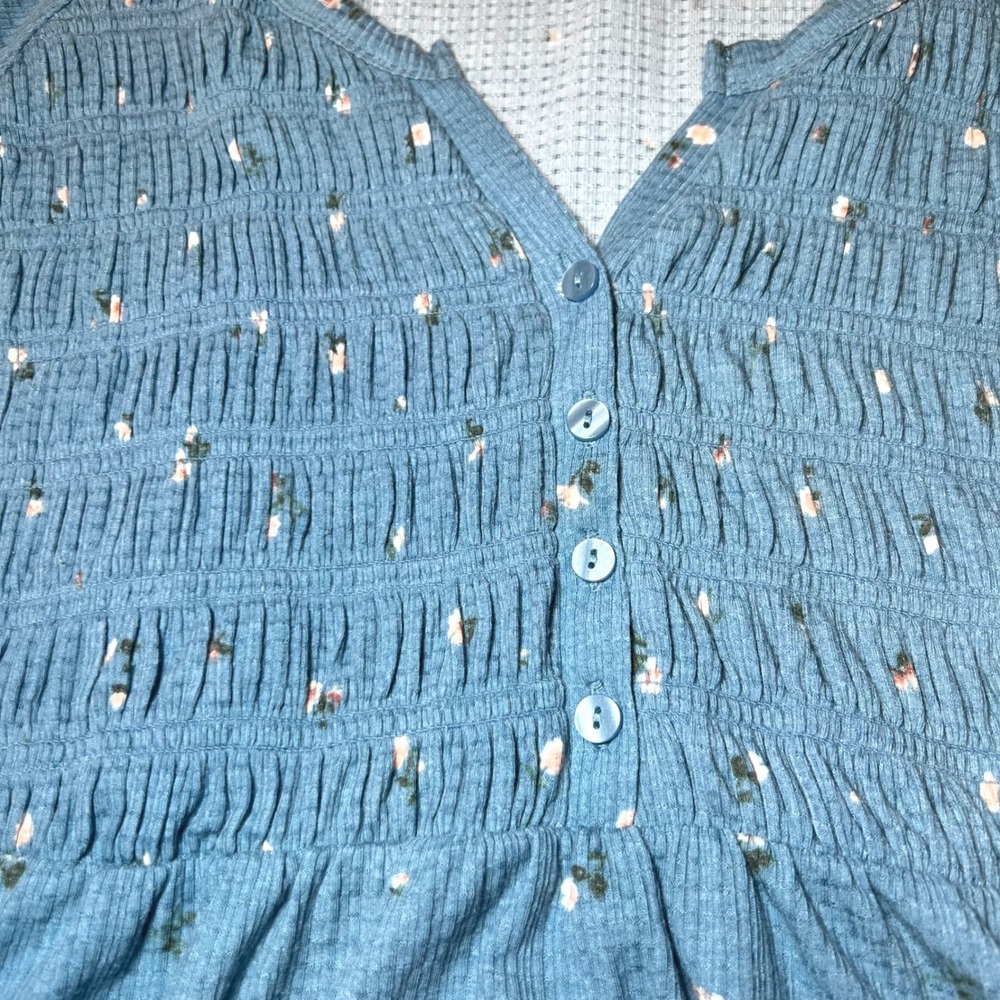 Torrid Womens 1 Plus Size Blue Floral Waffle Knit Smocked Top Henley Babydoll - Picture 7 of 11